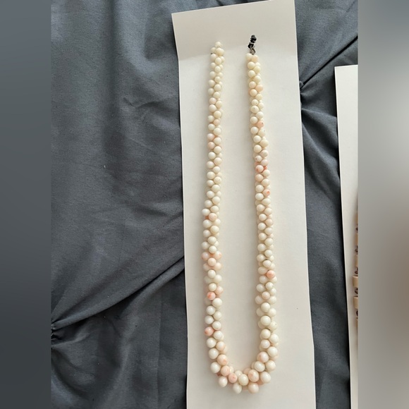 Assorted necklaces - Picture 3 of 7